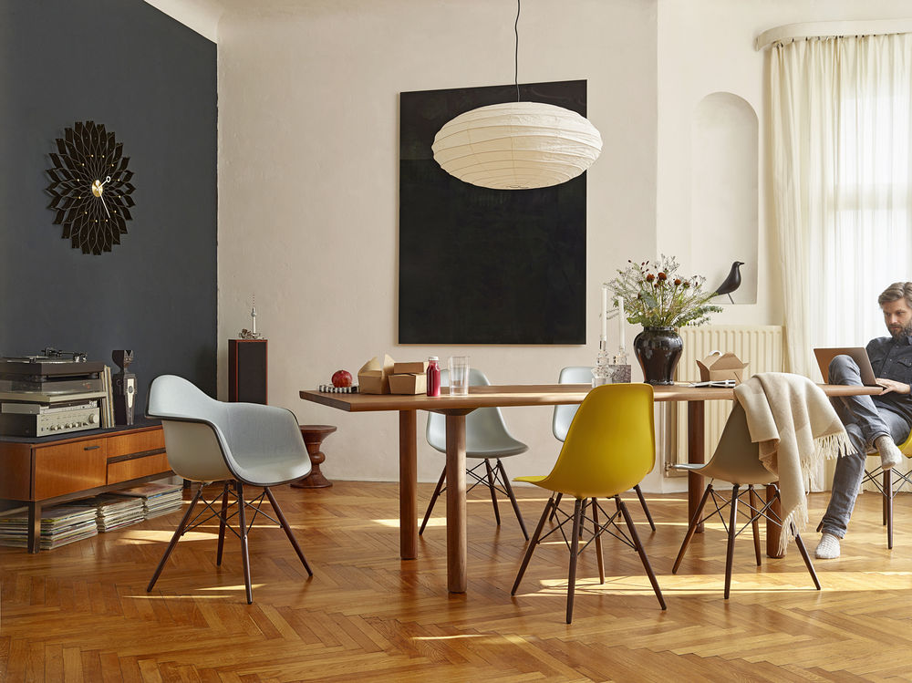 vitra-tisch-wooden-table-eiche