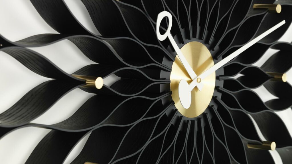 Vitra-Sunflower-Clock-Ambiente3