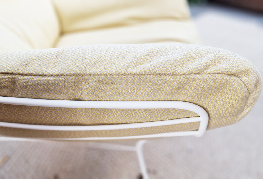 LEYASOL freifrau loungechair detail gelb LEYASOL freifrau loungechair detail gelb