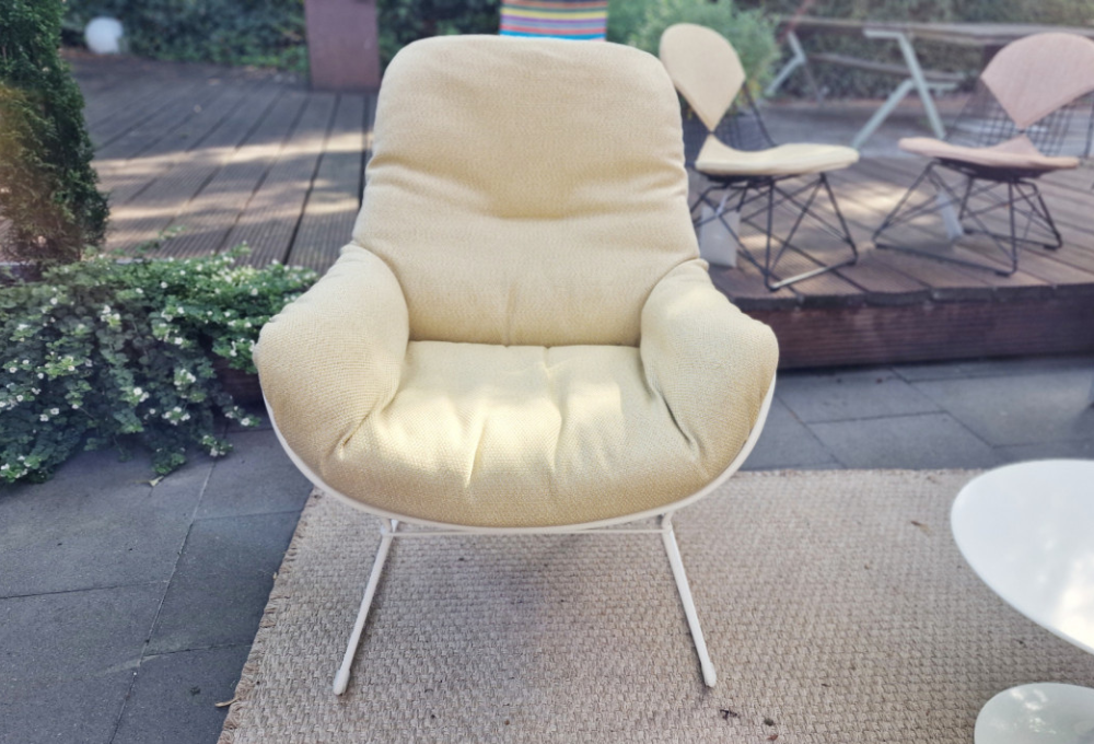 LEYASOL freifrau loungechair detail gelb